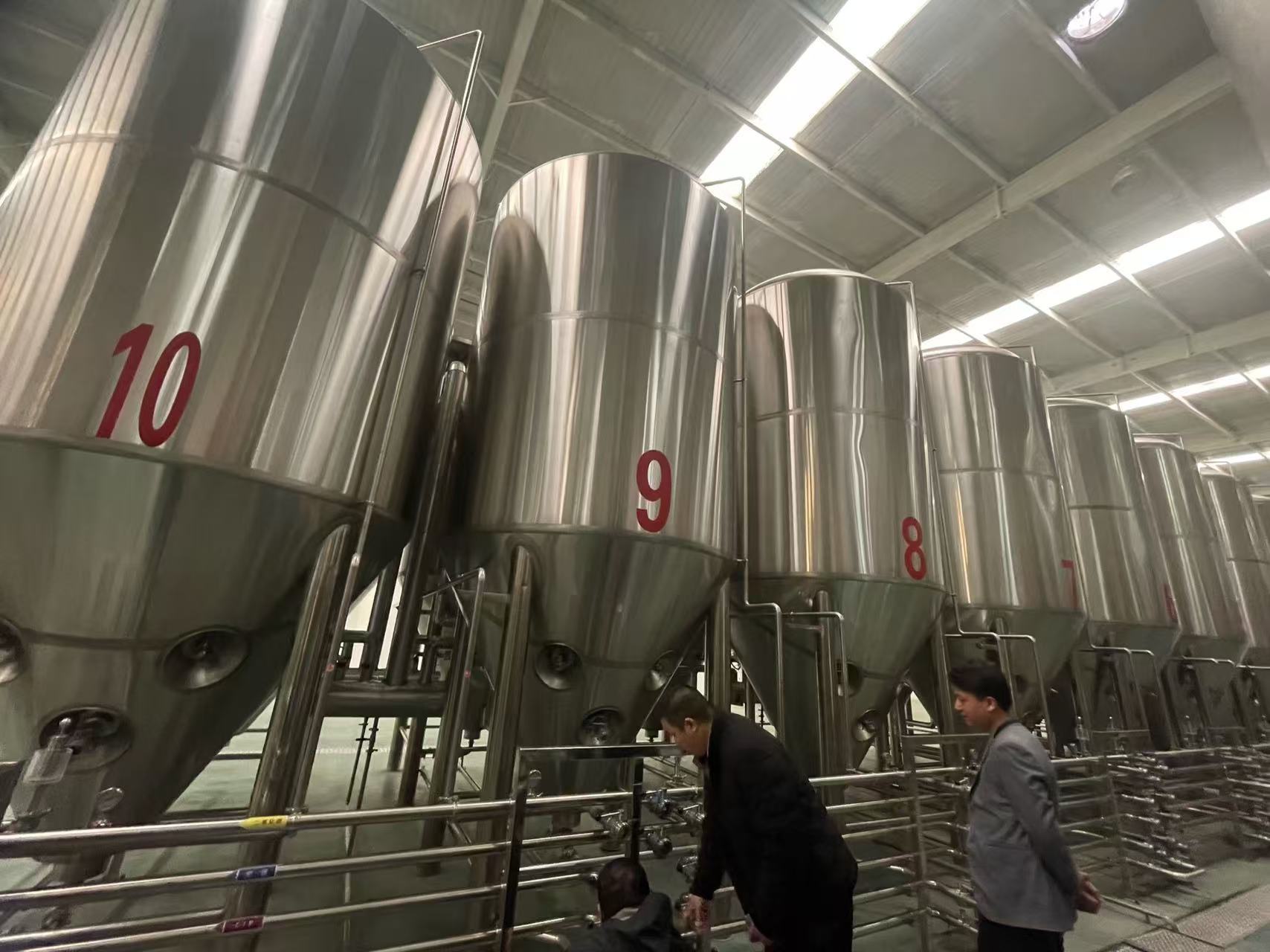 思茅精酿啤酒设备厂—平面布置、设备设计、制造、调试、培训等一条龙服务